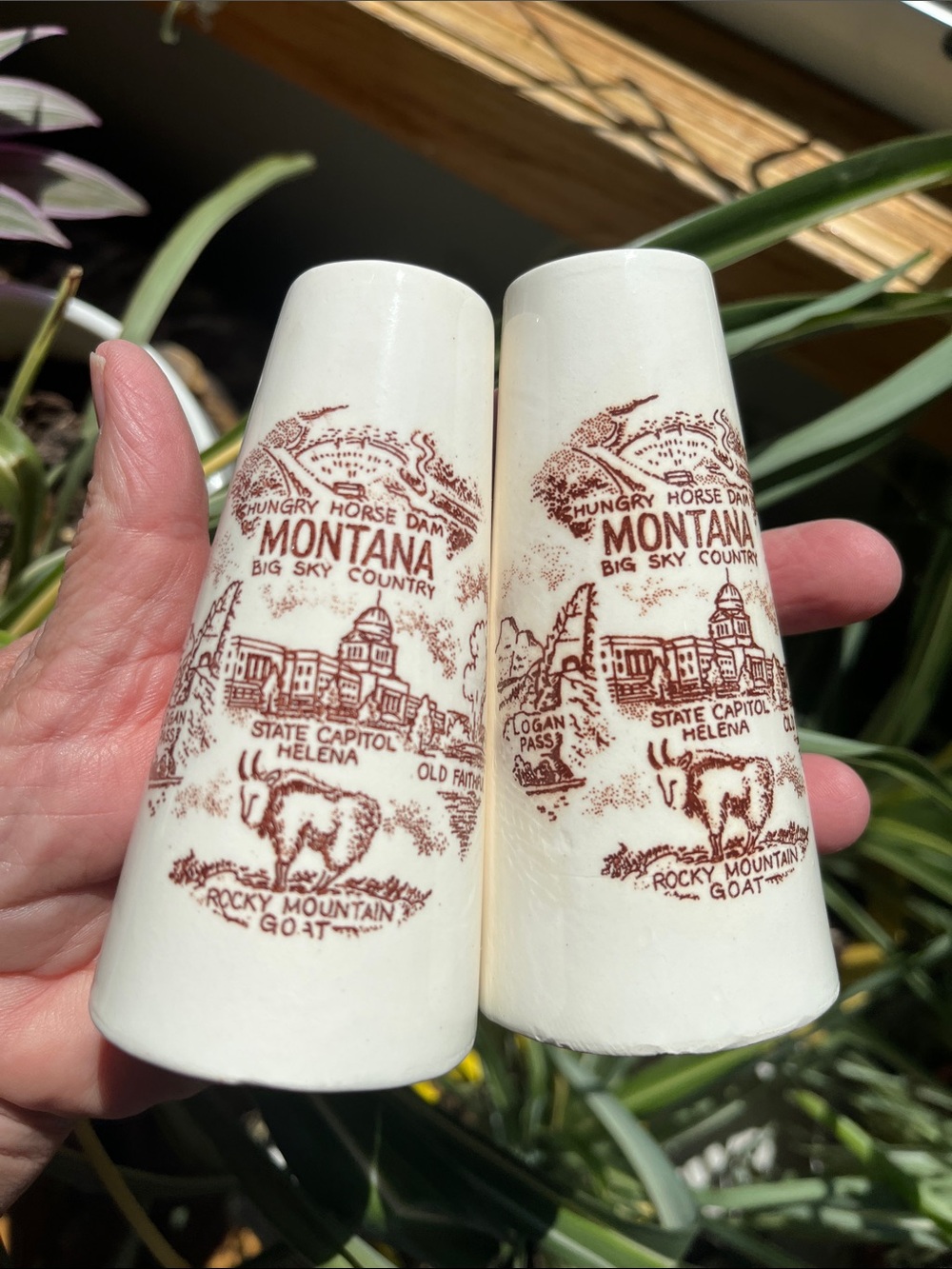 Vtg MONTANA Ceramic S&P Shakers Hungry Horse Dam Old Faithful Logan Pass + *READ